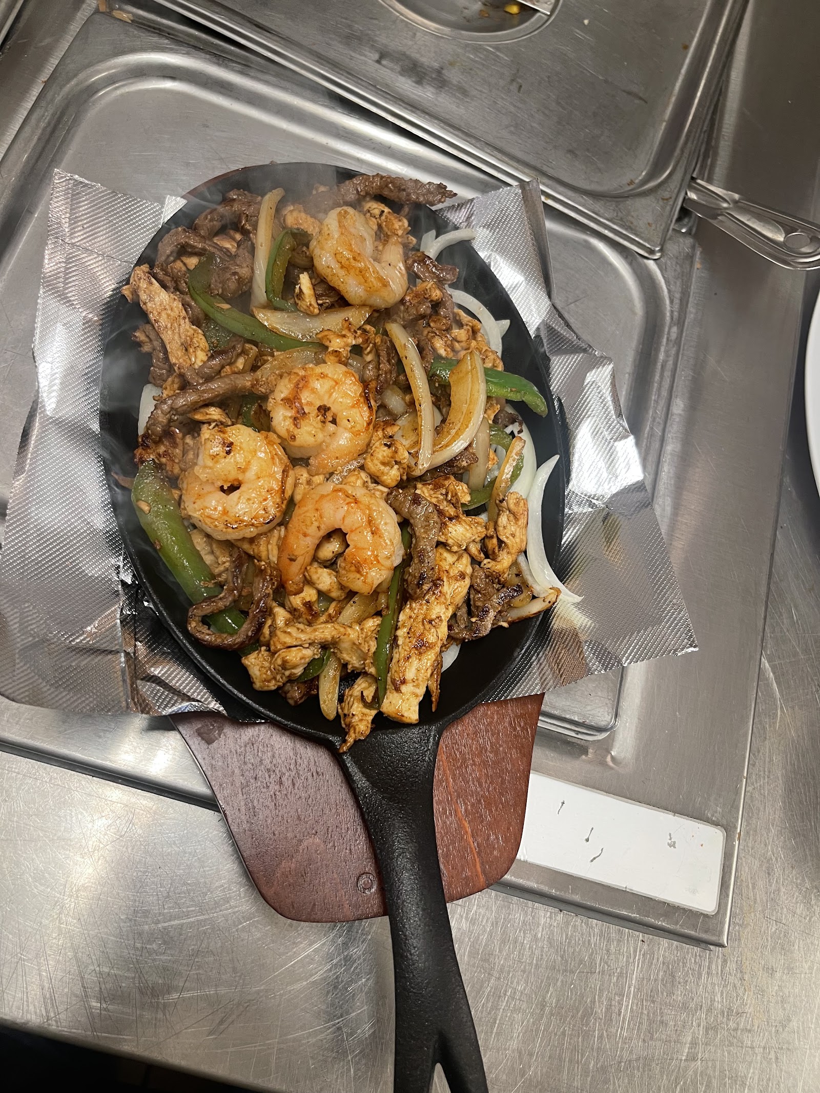 Los Gallos de Jalisco food plate